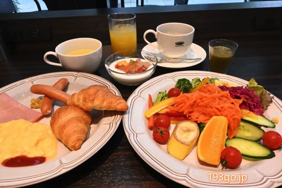 Breakfast Report:Breakfast at Citadines HarbourFront Yokohama is a morning set only for guests of the long-established coffee shop "Ko-hi-kan". Choice of main course and half buffet.