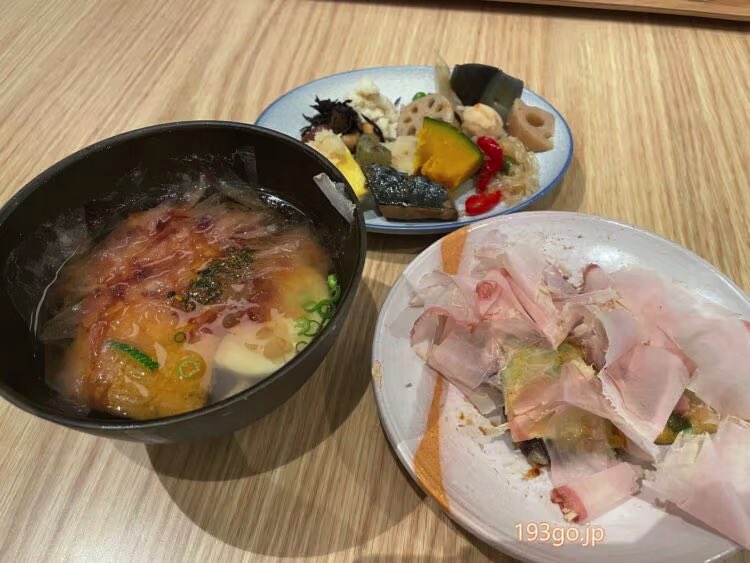 Breakfast Report:OMO7 Osaka" Breakfast Buffet Live Kitchen features Okonomiyaki & Kitsune Udon! Freshly shaved bonito flakes accent Japanese side dishes made in Kizu Market!