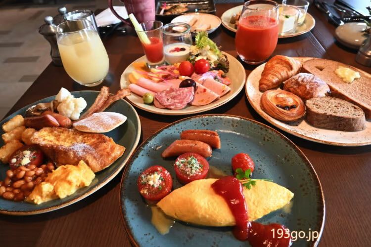 Breakfast Buffet at Hilton Hiroshima. Live kitchen offers omelets, udon & soba noodles! Bread, French toast and pancakes too!