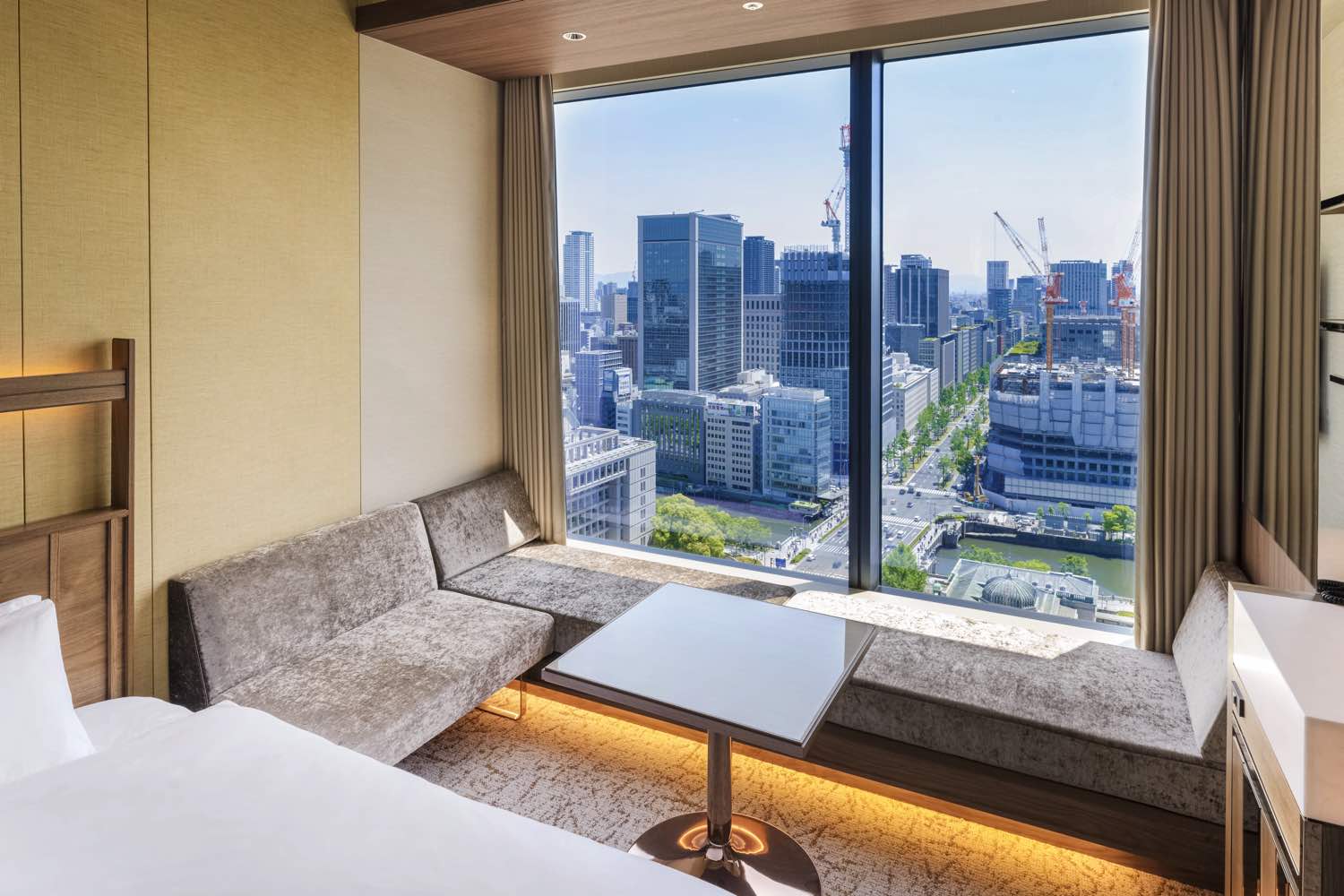 New Hotels : A new landmark in Osaka! Candeo Hotels Osaka The Tower ...